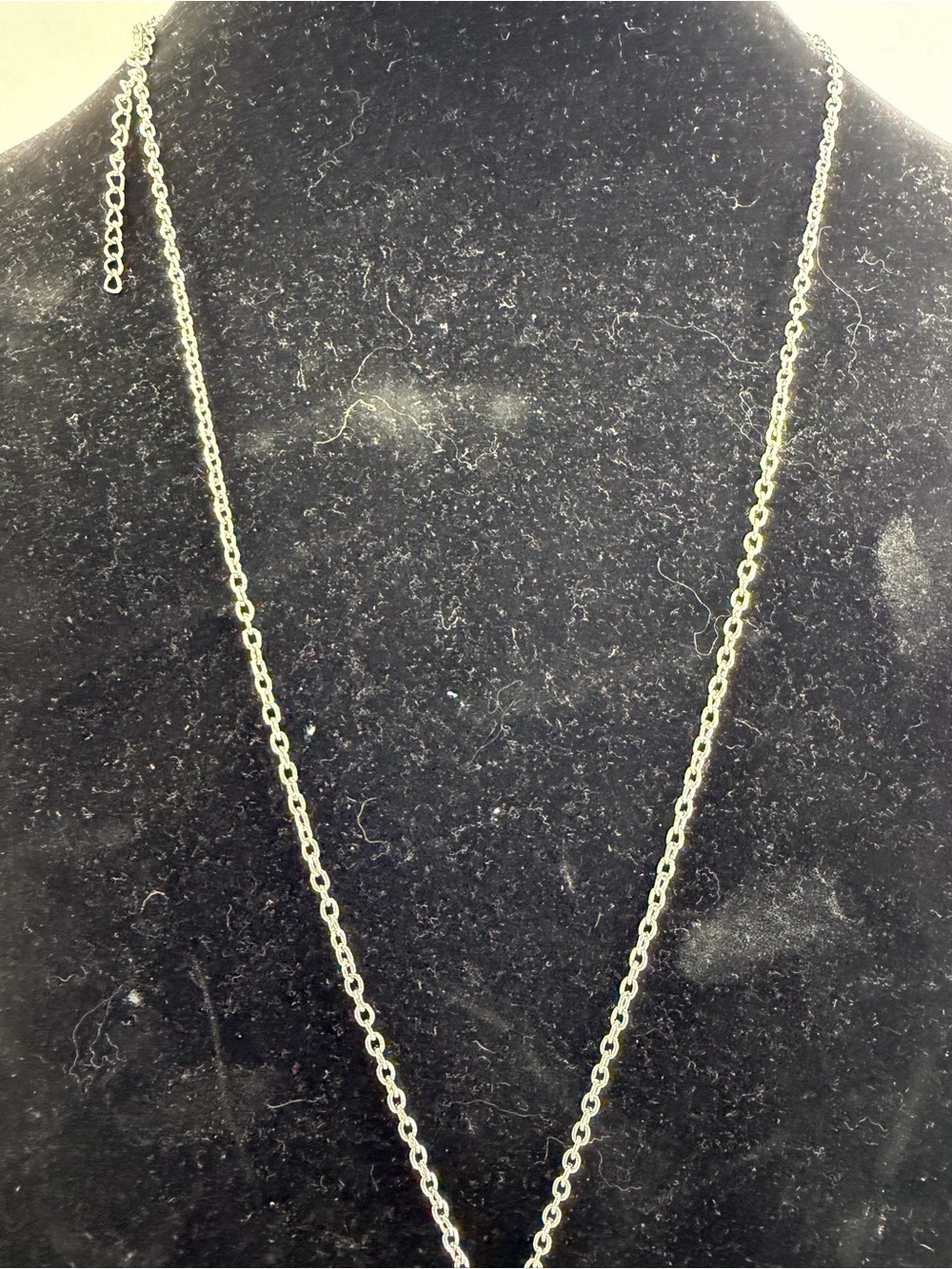 🩷5/$10🩷 Women's Silver Necklace with Hot Pink Teardrop Pendant - Picture 3 of 6